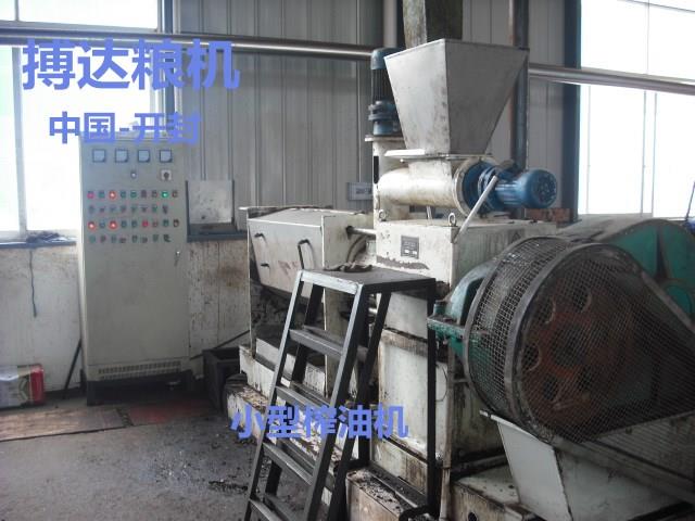 小型榨油機(jī)_副本.jpg